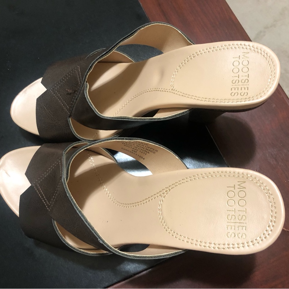 Mootsies Tootsies brown platform sandals size 6- height 3 1/2 inch, platform 1/2